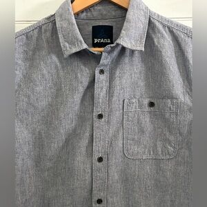 PRANA mens size small button down short sleeve shirt